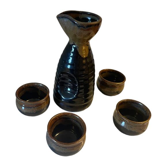 Sake Ceramic 2 Tone Decanter With 4 Cups Drinking Set - Picture 2 of 7